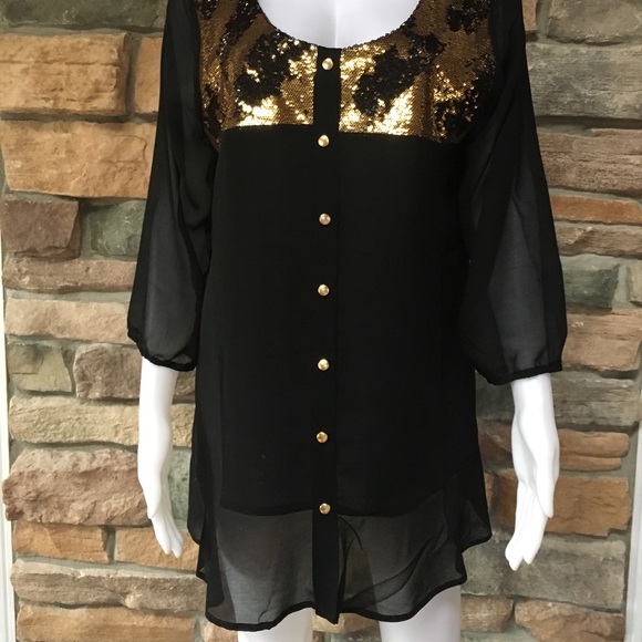VENUS Tops - NWT/ Venus - Black and gold sequin Blouse